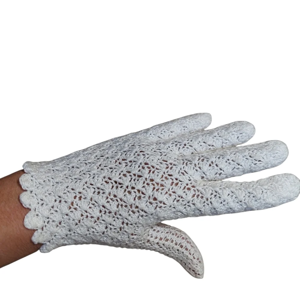 Vintage White Scalloped Knit Gloves | Romantic Crochet Lace Look | Classic Retro